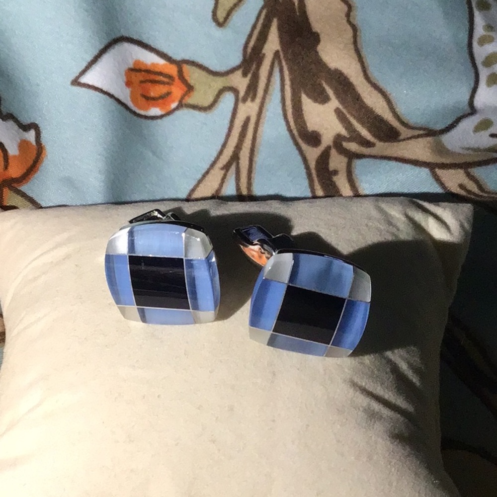 Cuff links